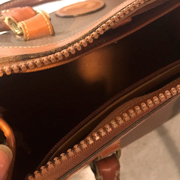 Dooney & Bourke purse. - Picture 6 of 6